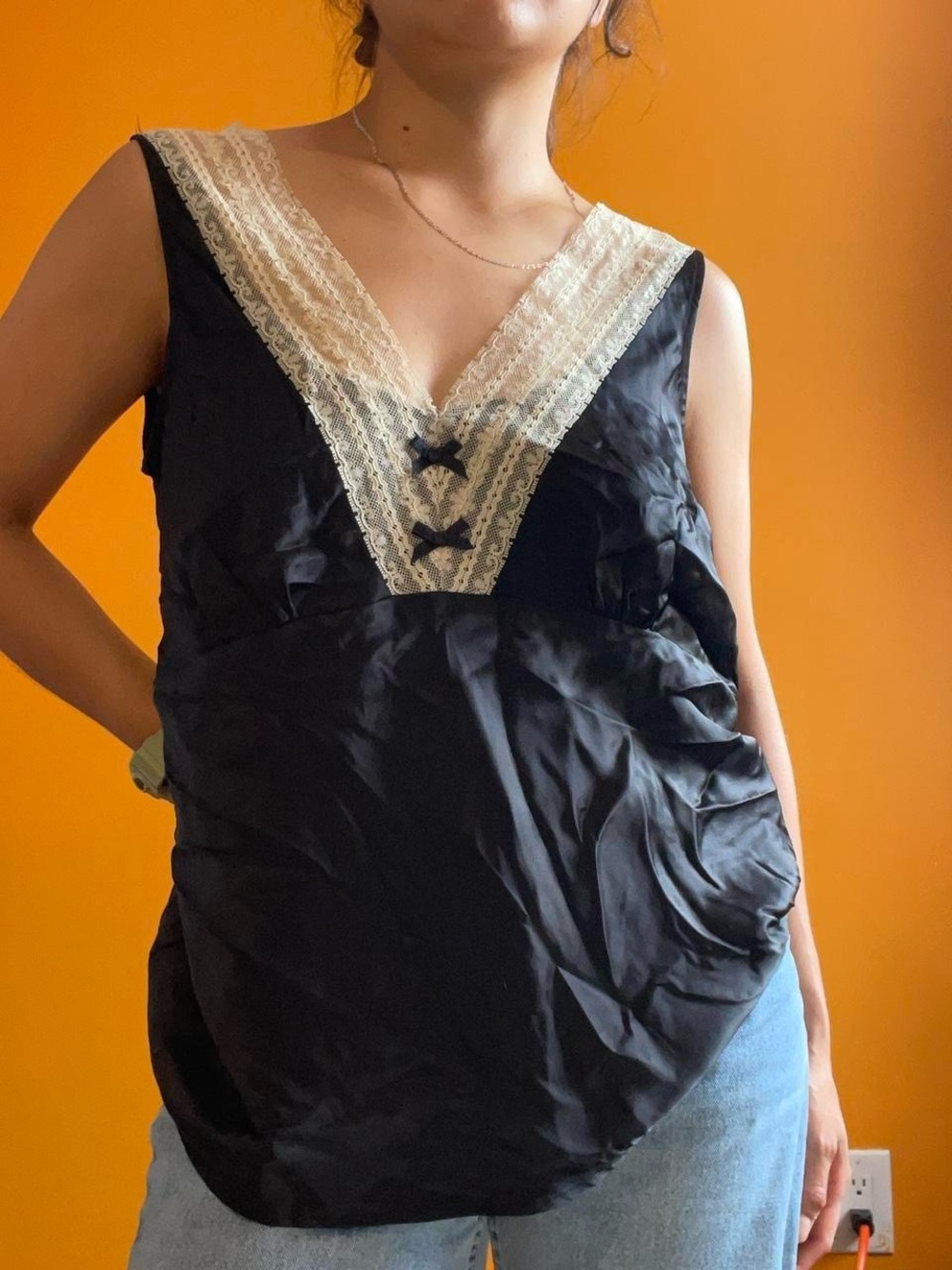 100% SILK DEEP V BLACK TANK BOW AND LACE DETAIL• VTG OLD NAVY